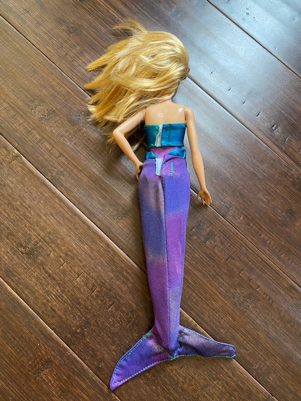2 Swim Barbies with 2 mermaid outfits - Picture 10 of 14